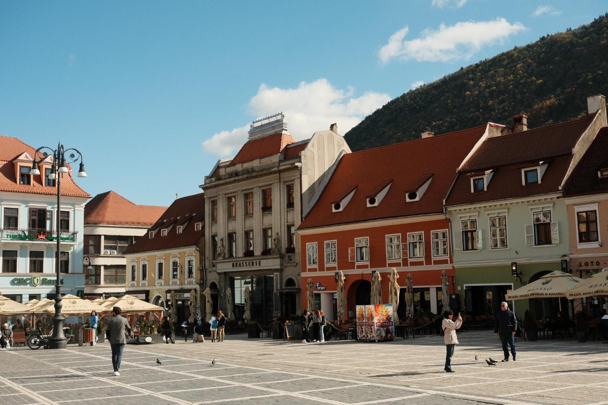 Moodee - Piata Sfatului * Brașov